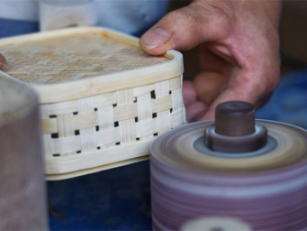 赶制成都世运会奖牌盒 青神匠心呈现非遗之美