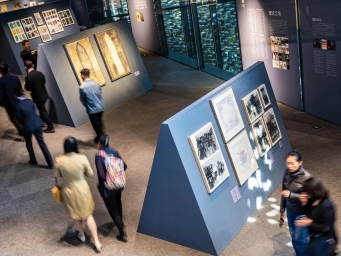 中国美术学院综合绘画三十年展开幕