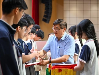 浙江黄岩：台商七载情系校园捐资助学