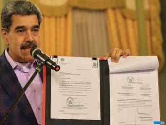 应对美威胁 委内瑞拉总统签署《整体防御指挥法》